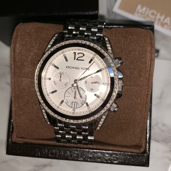 Micheal Kors Watch - Picture 2 of 4